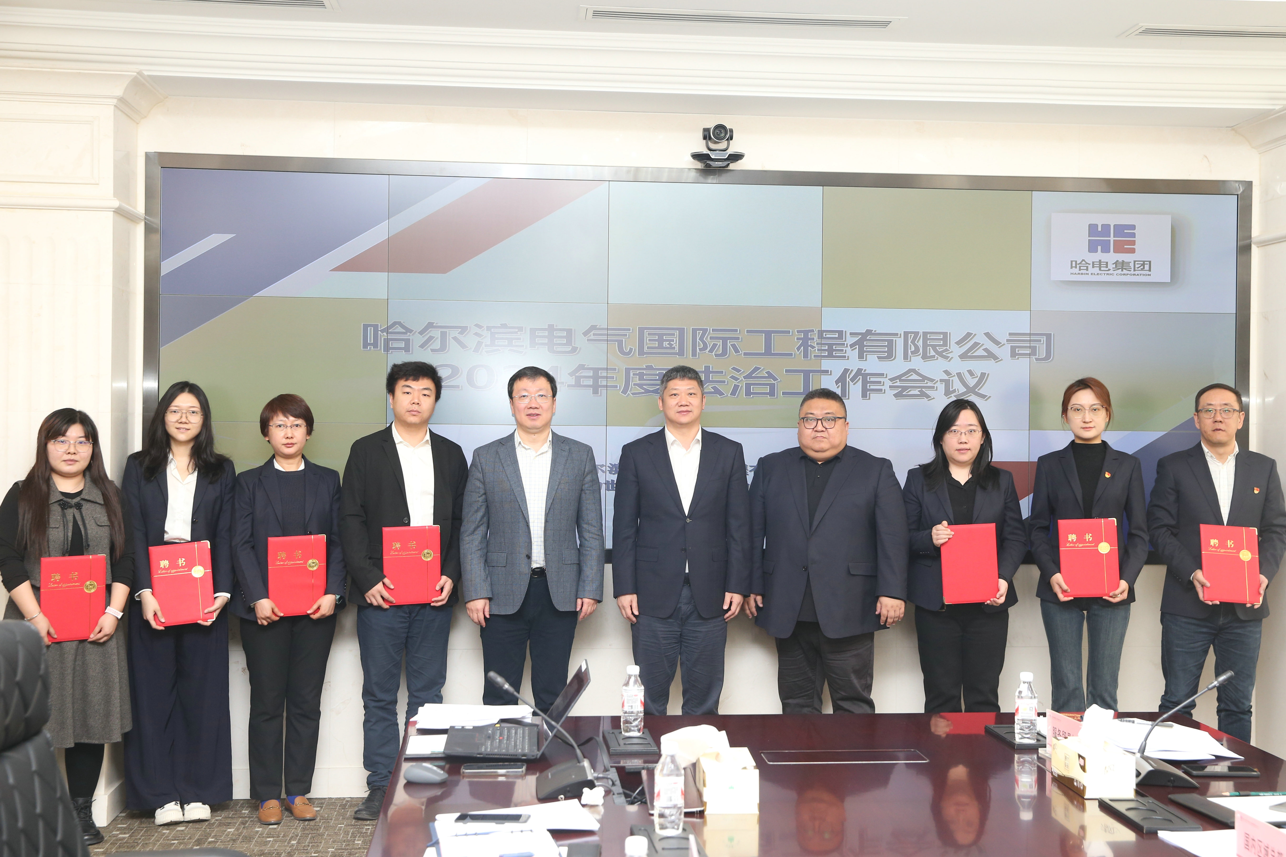 九游会国际为部分重点部门法律顾问颁发聘书.jpg 九游会国际为部分重点部门法律顾问颁发聘书.jpg